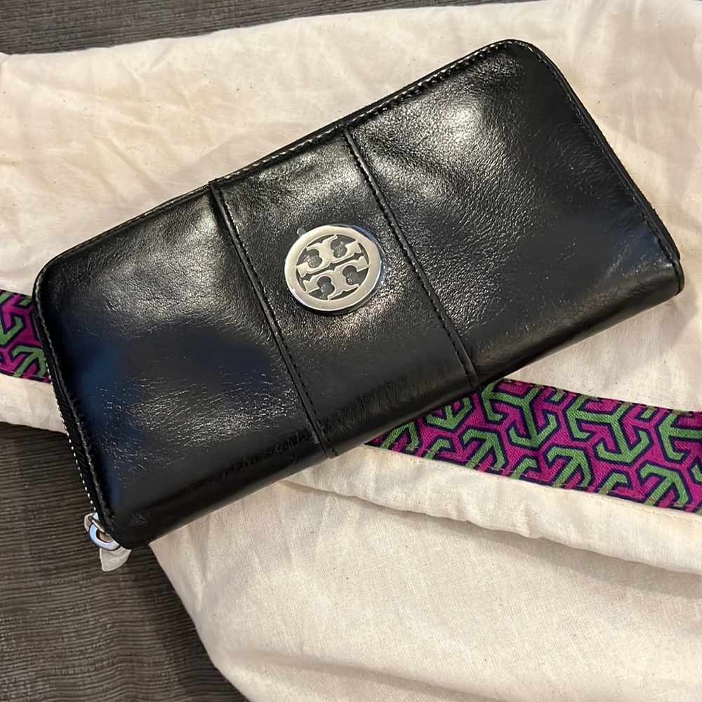 NWT Tory Burch Wallet - Black
